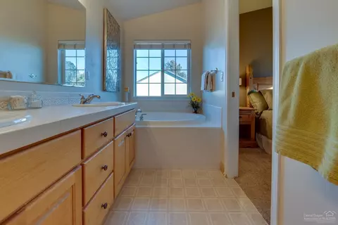 363 SE Soft Tail Loop, Bend, OR 97702 photo 17