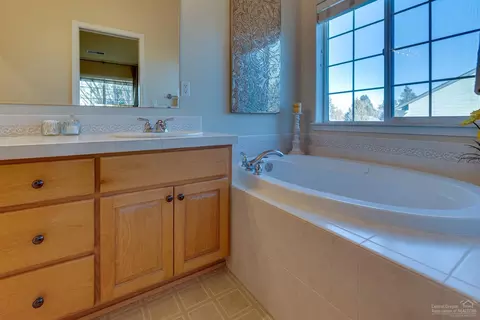 363 SE Soft Tail Loop, Bend, OR 97702 photo 18
