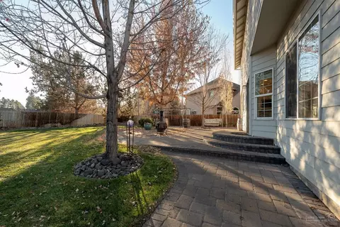 363 SE Soft Tail Loop, Bend, OR 97702 photo 25