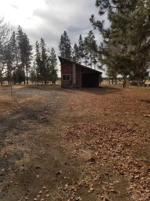 15939 Davis Ave, La Pine, OR 97739 photo 5