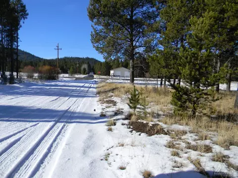 17036 Downey Rd, Bend, OR 97707 photo 2