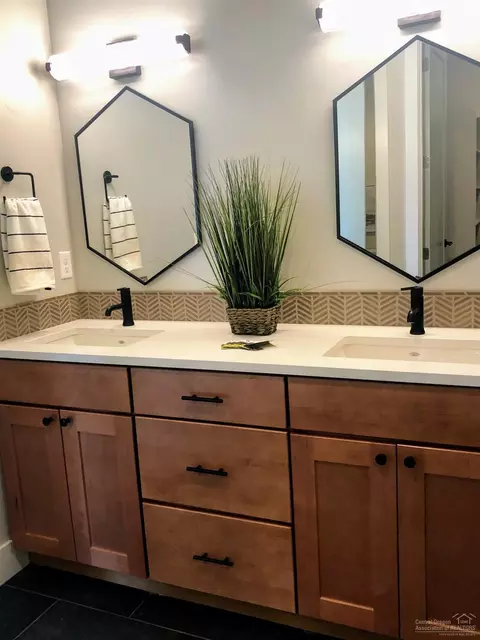 63381 NW Milestone Dr, Bend, OR 97703 photo 9
