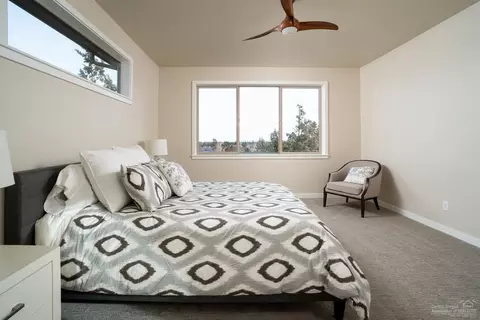 63129 Iner Loop, Bend, OR 97701 photo 9