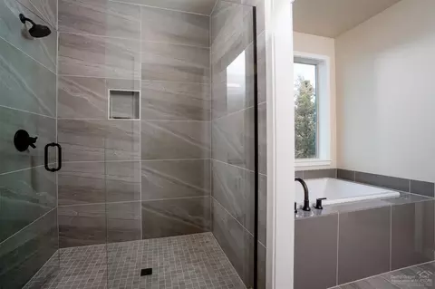 63129 Iner Loop, Bend, OR 97701 photo 10