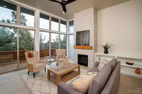 63129 Iner Loop, Bend, OR 97701 photo 3
