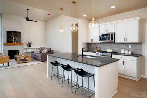 63129 Iner Loop, Bend, OR 97701 photo 7
