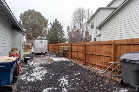 369 SE Soft Tail Loop, Bend, OR 97702 photo 22