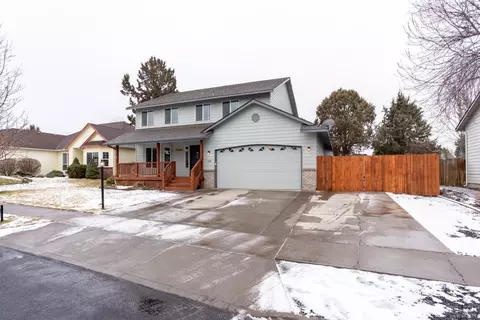 369 SE Soft Tail Loop, Bend, OR 97702 photo 2