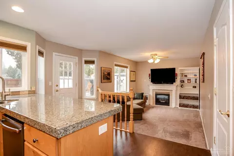 369 SE Soft Tail Loop, Bend, OR 97702 photo 11