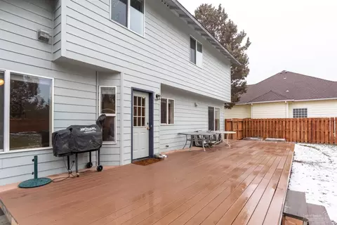 369 SE Soft Tail Loop, Bend, OR 97702 photo 18