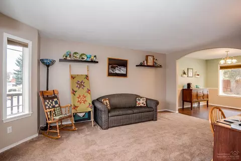 369 SE Soft Tail Loop, Bend, OR 97702 photo 5