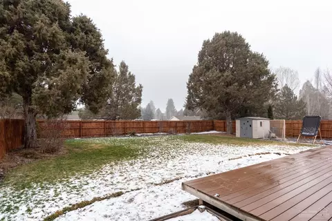 369 SE Soft Tail Loop, Bend, OR 97702 photo 21