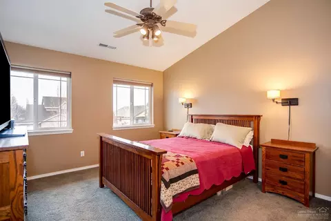 369 SE Soft Tail Loop, Bend, OR 97702 photo 13