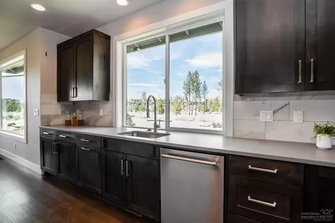 60877 SW Headwaters Loop, Bend, OR 97702 photo 7
