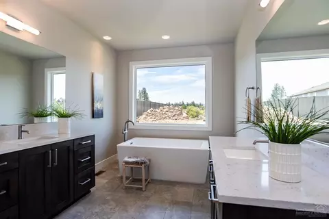 60877 SW Headwaters Loop, Bend, OR 97702 photo 13