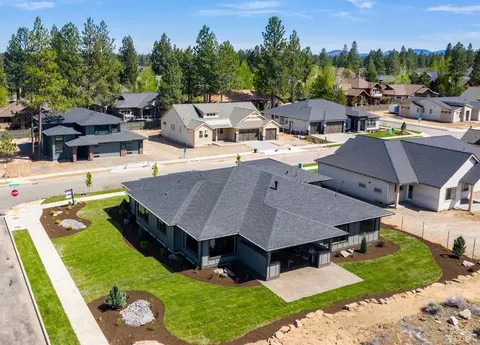 60877 SW Headwaters Loop, Bend, OR 97702 photo 24