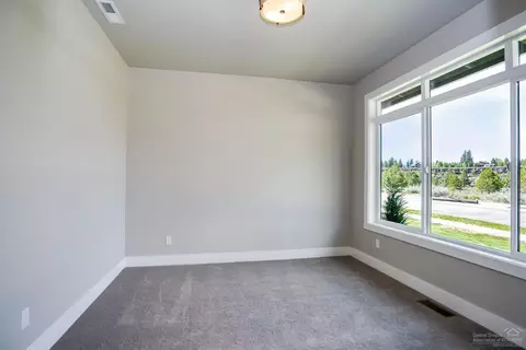 60877 SW Headwaters Loop, Bend, OR 97702 photo 18