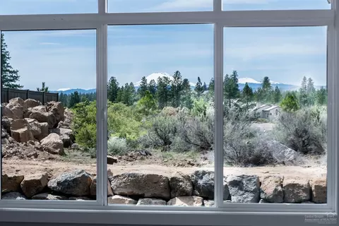 60877 SW Headwaters Loop, Bend, OR 97702 photo 12