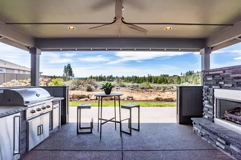 60877 SW Headwaters Loop, Bend, OR 97702 photo 21