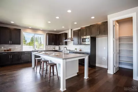 60877 SW Headwaters Loop, Bend, OR 97702 photo 4