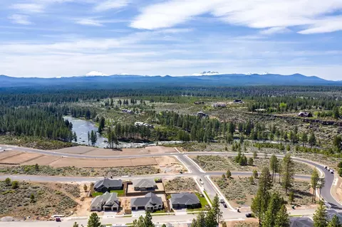 60877 SW Headwaters Loop, Bend, OR 97702 photo 25