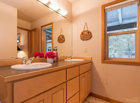 57668 Red Cedar Ln, Sunriver, OR 97707 photo 19