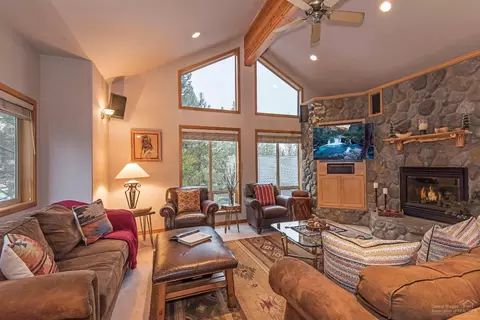 57668 Red Cedar Ln, Sunriver, OR 97707 photo 1