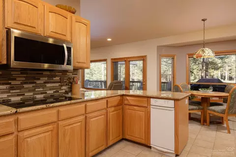 60633 Golf Village Loop, Bend, OR 97702 photo 9