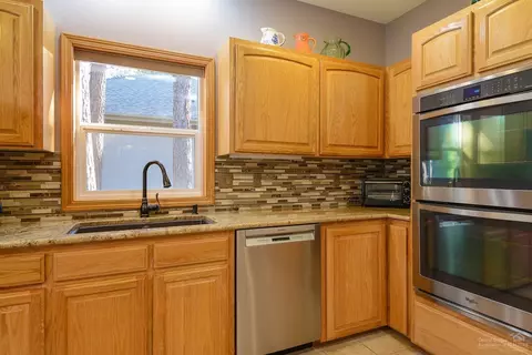 60633 Golf Village Loop, Bend, OR 97702 photo 8