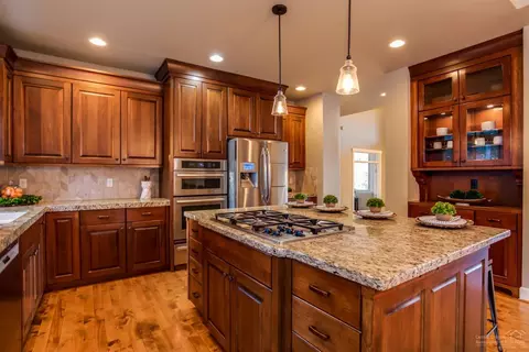 3375 NW Starview Dr, Bend, OR 97703 photo 9