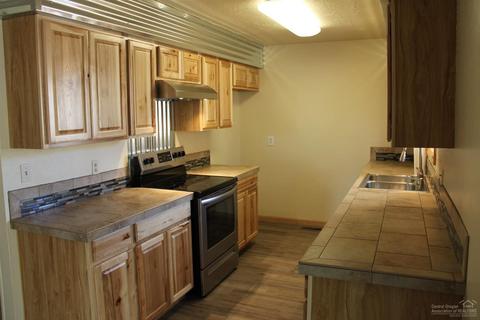 65308 Kiowa Dr, Bend, OR 97703 photo 4
