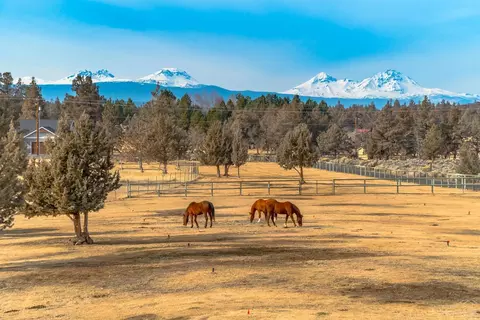 62640 NE Waugh Rd, Bend, OR 97701 photo 4