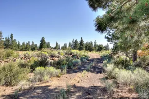 19378 Seaton Loop, Bend, OR 97702 photo 1