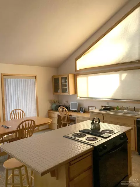 17778 Big Leaf Ln, Sunriver, OR 97707 photo 4