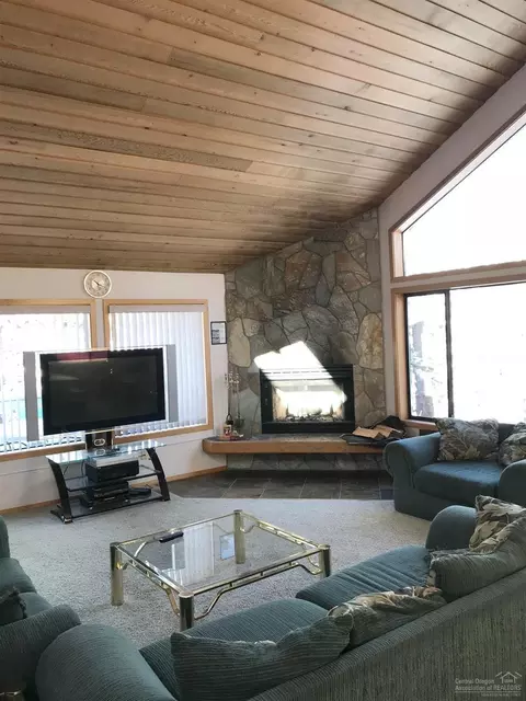 17778 Big Leaf Ln, Sunriver, OR 97707 photo 2