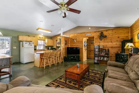 15570 Turquoise Dr, La Pine, OR 97739 photo 3