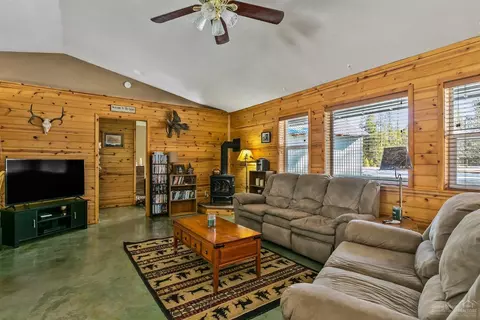 15570 Turquoise Dr, La Pine, OR 97739 photo 4