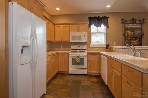 21392 Oakview Dr, Bend, OR 97701 photo 7