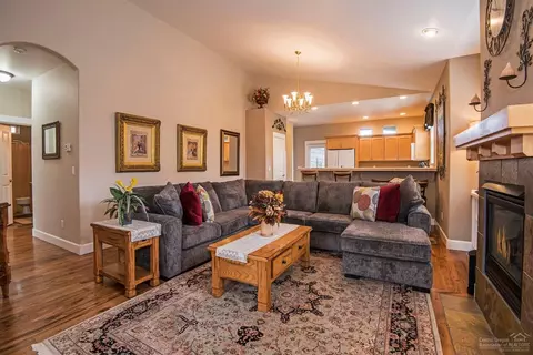 21392 Oakview Dr, Bend, OR 97701 photo 4