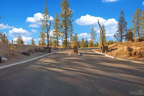 19485 Stafford Loop, Bend, OR 97702 photo 4