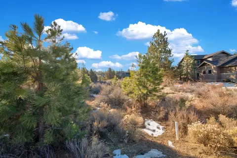 19485 Stafford Loop, Bend, OR 97702 photo 2