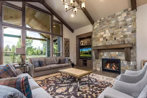 56679 Glowstone Loop, Bend, OR 97707 photo 2