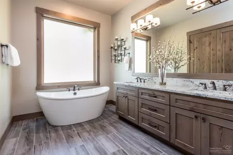 56679 Glowstone Loop, Bend, OR 97707 photo 11
