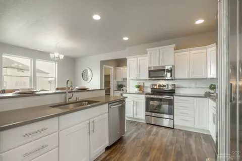 1812 NE Coby Way, Bend, OR 97701 photo 2