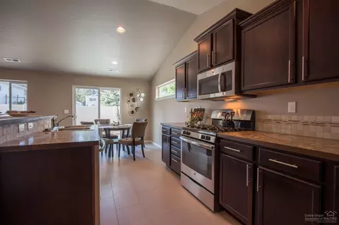 1825 NE Coby Way, Bend, OR 97701 photo 2