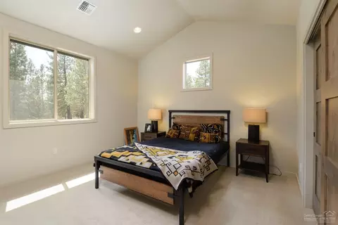 60436 Kangaroo Loop, Bend, OR 97702 photo 19
