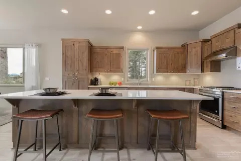 60436 Kangaroo Loop, Bend, OR 97702 photo 3