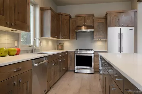 60436 Kangaroo Loop, Bend, OR 97702 photo 5