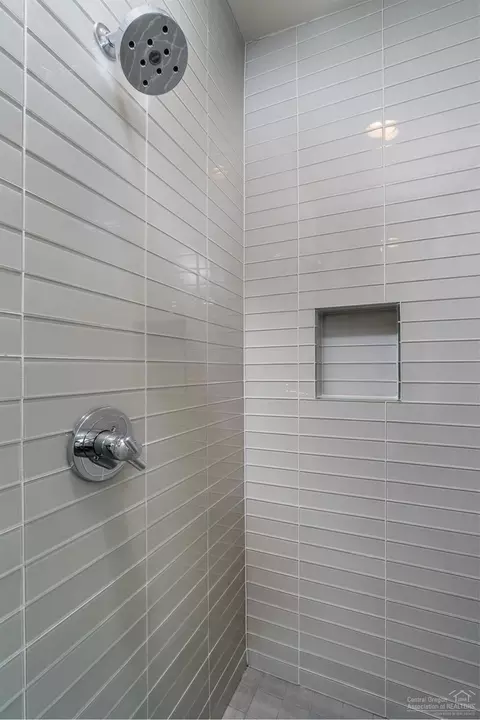 63109 Iner Loop, Bend, OR 97701 photo 7