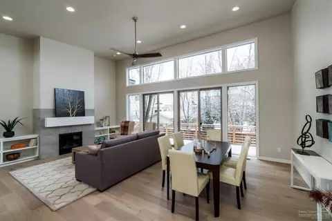63109 Iner Loop, Bend, OR 97701 photo 2